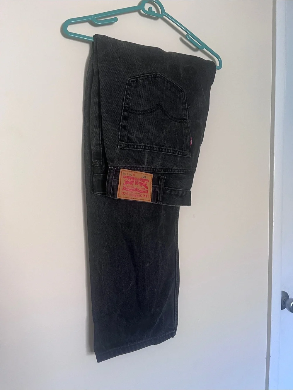 Levi’s 505 Black Jeans Relaxed Fits 38x32 For Men